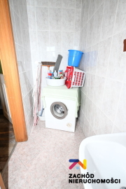 Dom z zabudowaniami - PoŁęcko